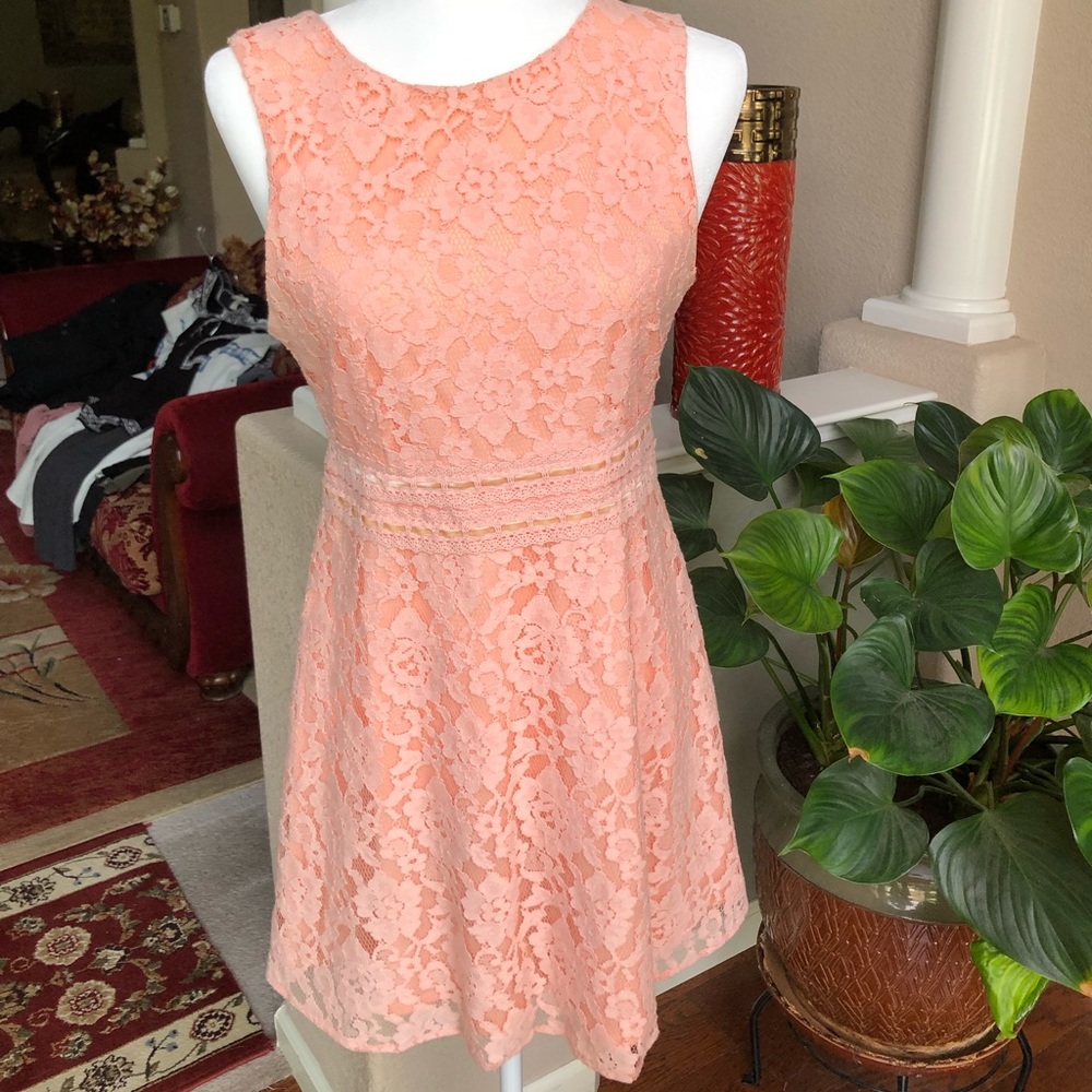 Super cute light pink summer dress with lace